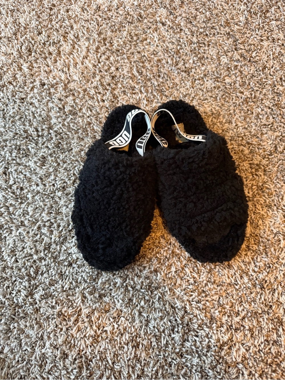 UGG black Fluff Yeah flatform slippers Sz 7